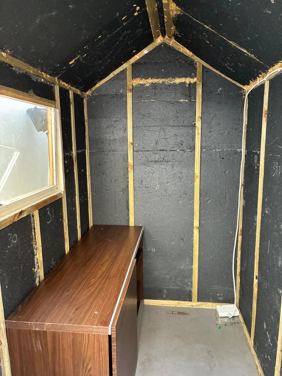 Wooden shed - Image 3