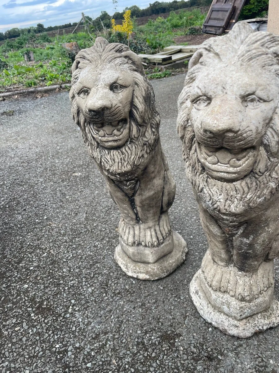 Concrete door way lions - Image 3