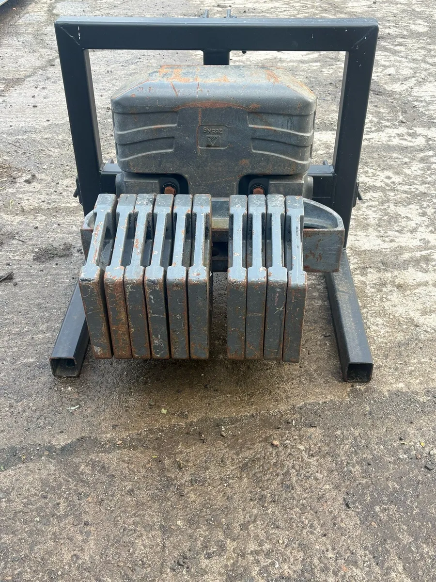 Tractor weight block 715kg - Image 1