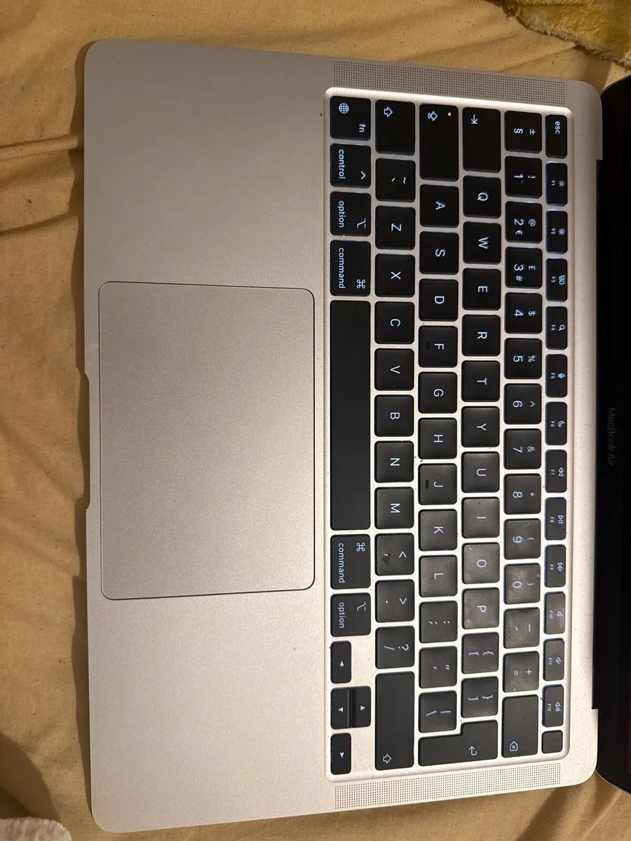 MacBook Air - Image 3