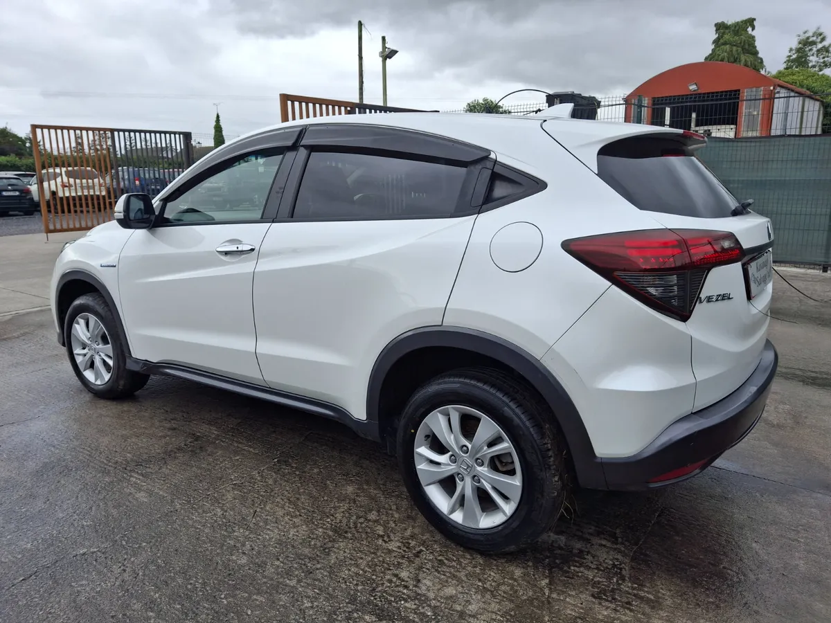 201 Honda Vezel 1.5 Hybrid Automatic - Image 3