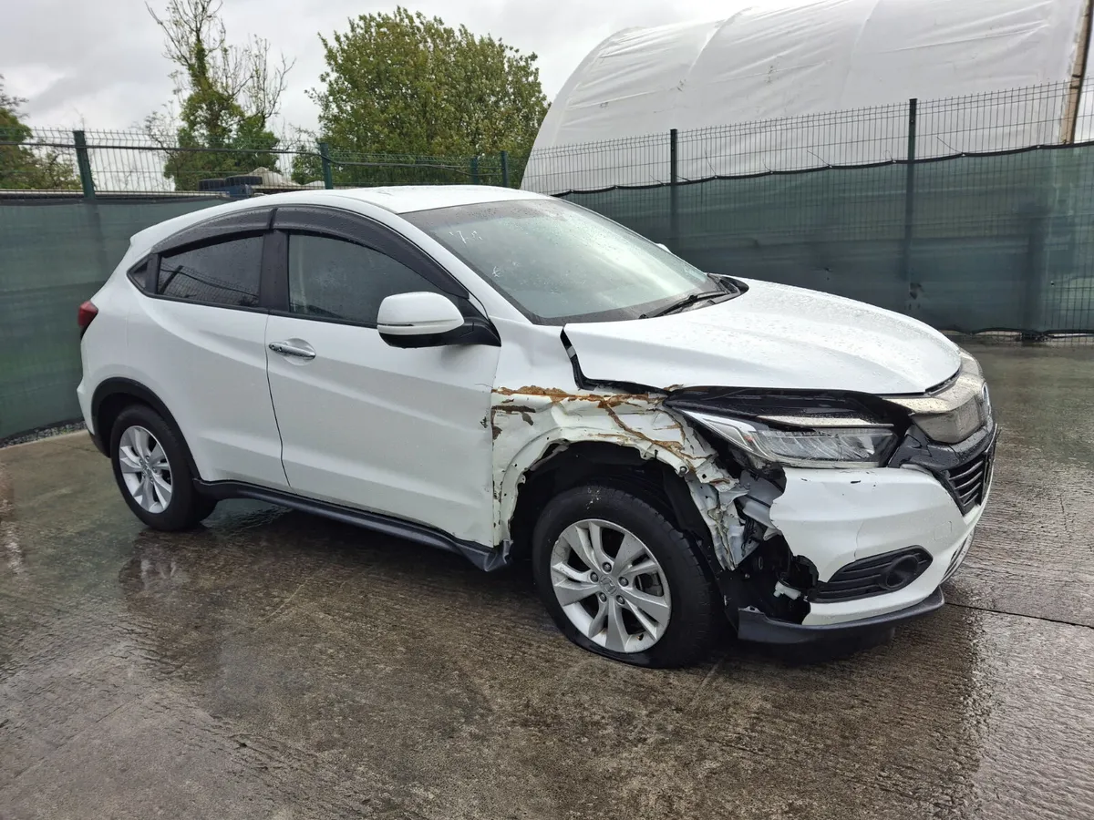 201 Honda Vezel 1.5 Hybrid Automatic - Image 3