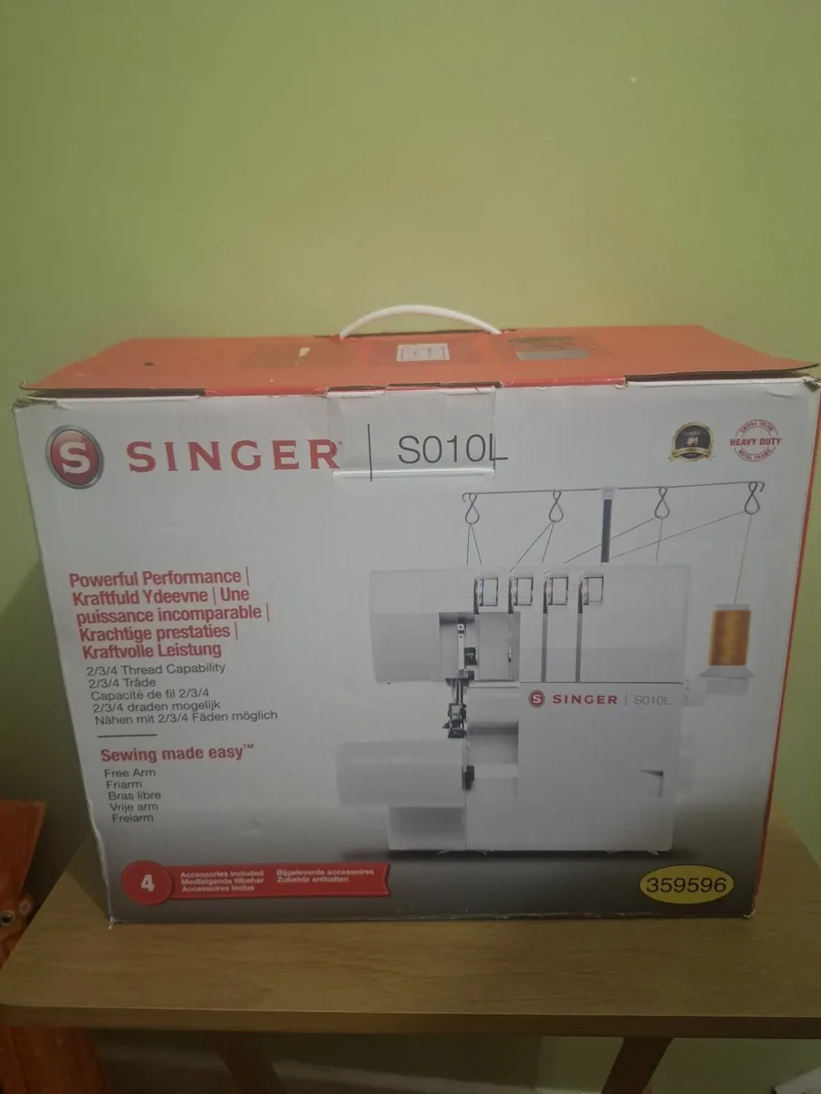 SINGER OVERLOCK MACHINE - Image 1