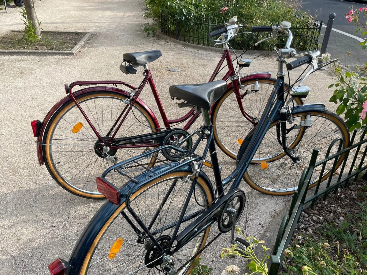 2 vintage style city bicycles - Image 1
