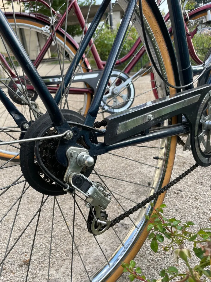 2 vintage style city bicycles - Image 3
