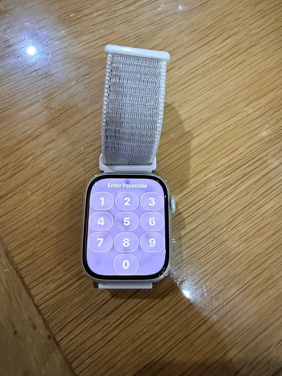 Apple Watch 8 - Image 1