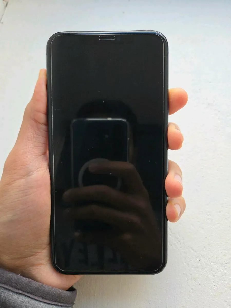 iPhone 11 Pro Max 256GB – Excellent Condition - Image 3
