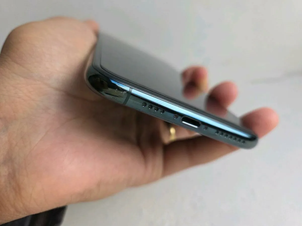 iPhone 11 Pro Max 256GB – Excellent Condition - Image 4