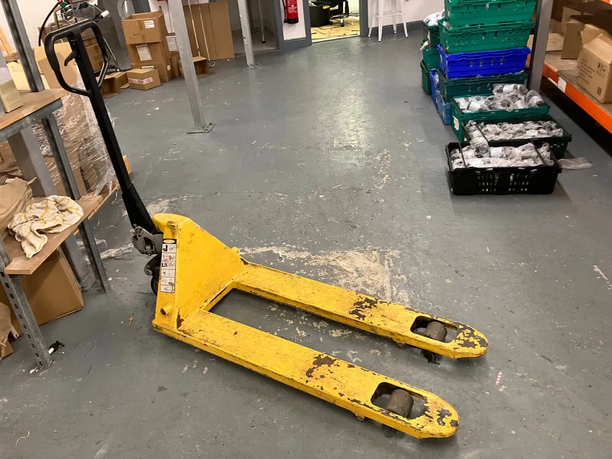 Pallet truck