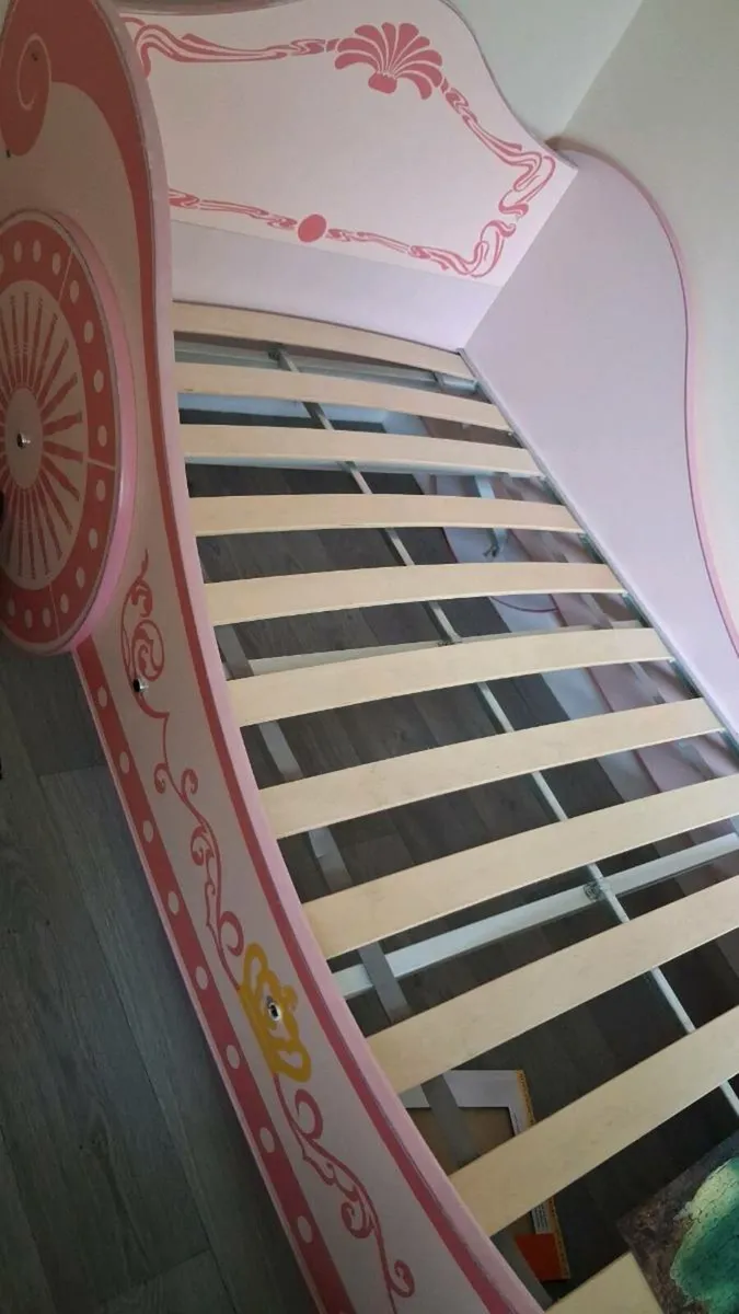 Single princess bed with new mattress - Image 1