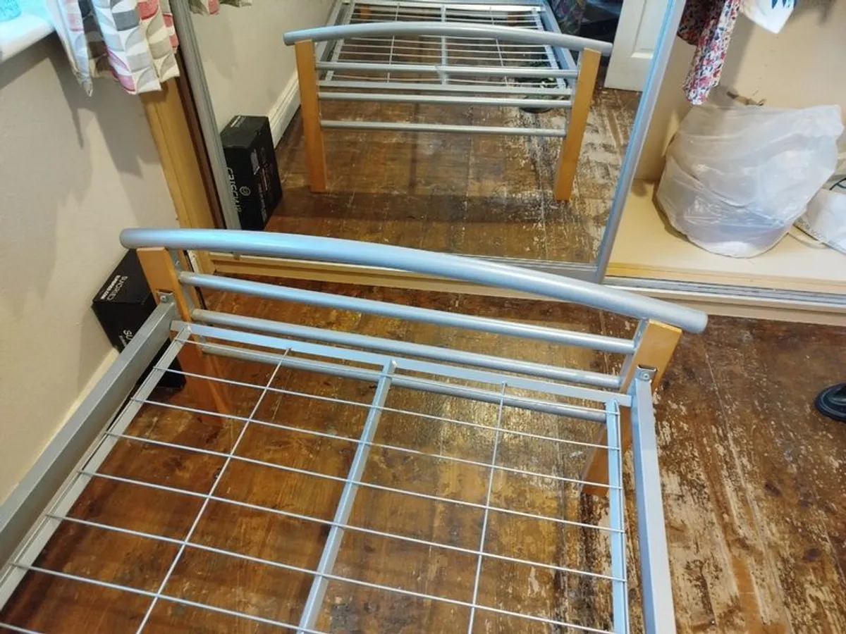 Single bed  with Matrass - Image 2