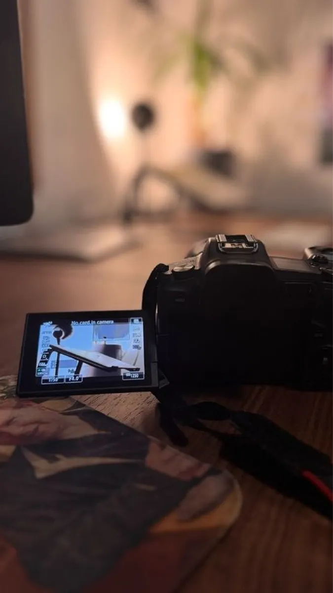 Canon EOS R Mirrorless Camera (DS126721) used, great condition, with EF adaptor - Image 2