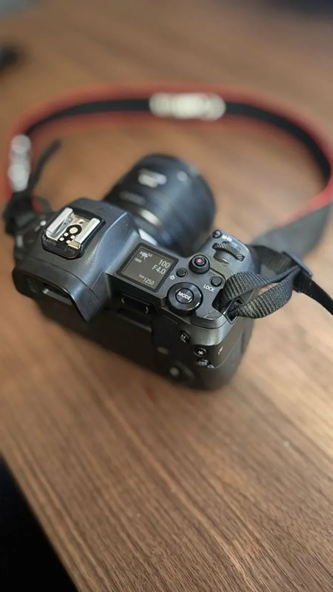 Canon EOS R Mirrorless Camera (DS126721) used, great condition, with EF adaptor - Image 3