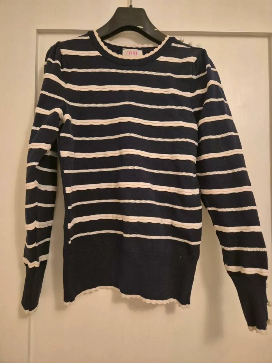 Savida striped jumped. Size small - Image 1