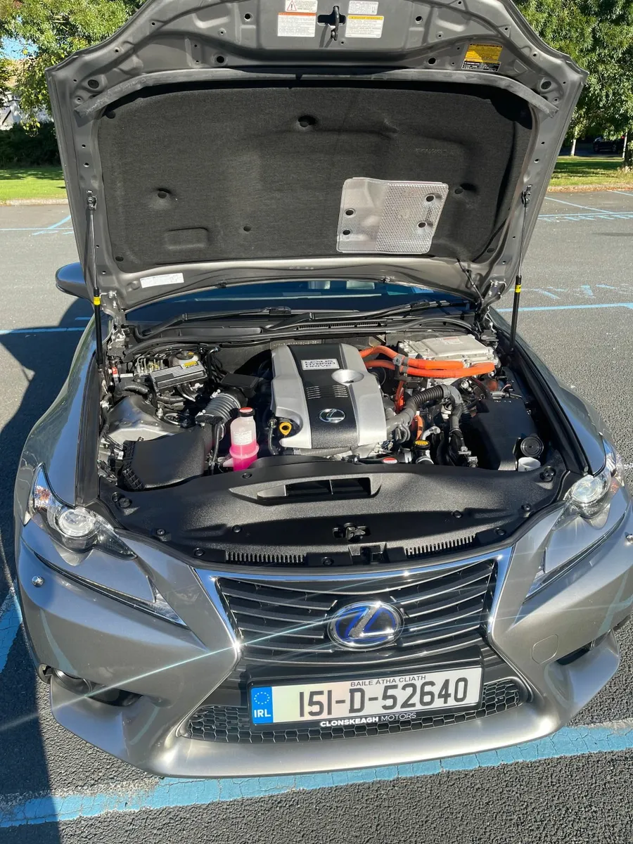 Lexus IS300H Full Service History, Low mileage - Image 4