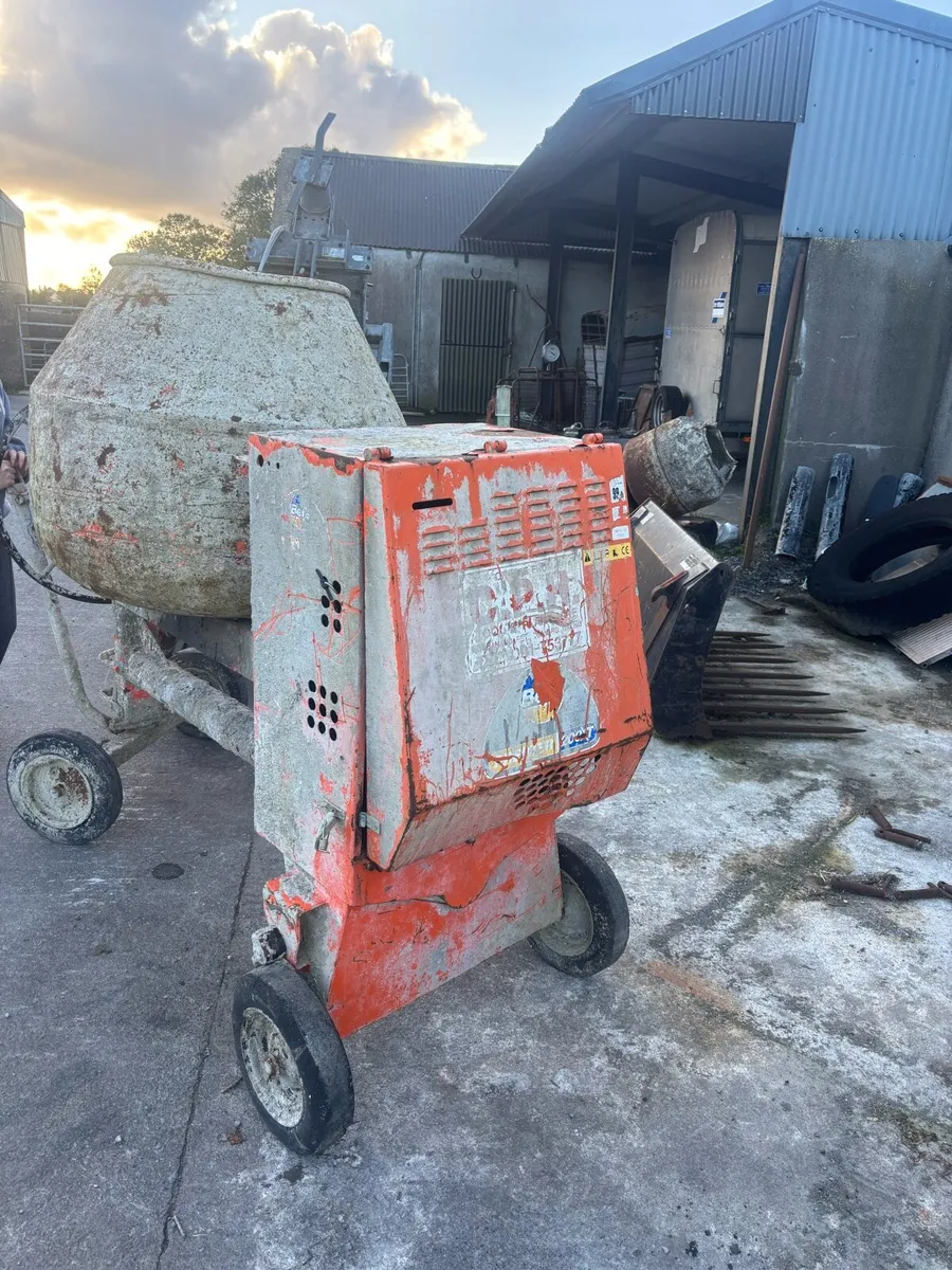 Concrete mixer - Image 1