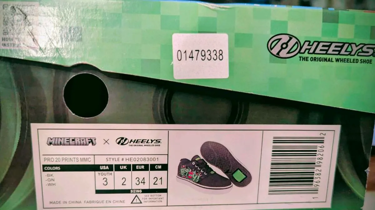 Minecraft Heelys size 2 - Image 2