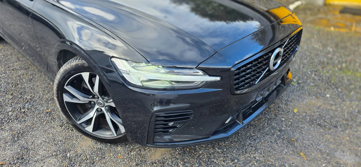 Volvo S60 2022 R DESIGN T8 455BHP - Image 4