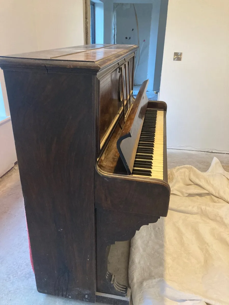 Piano - Image 1
