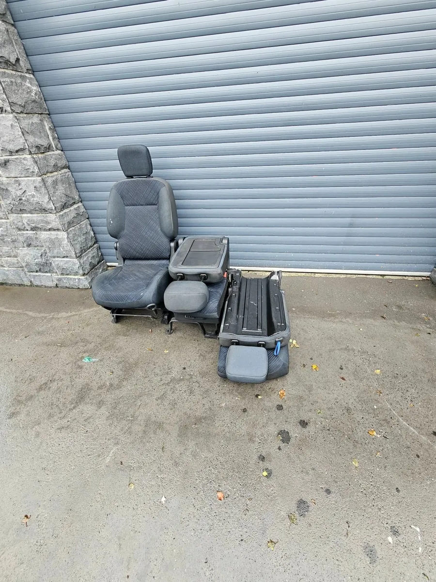 3 seats peugeot partner van - Image 1