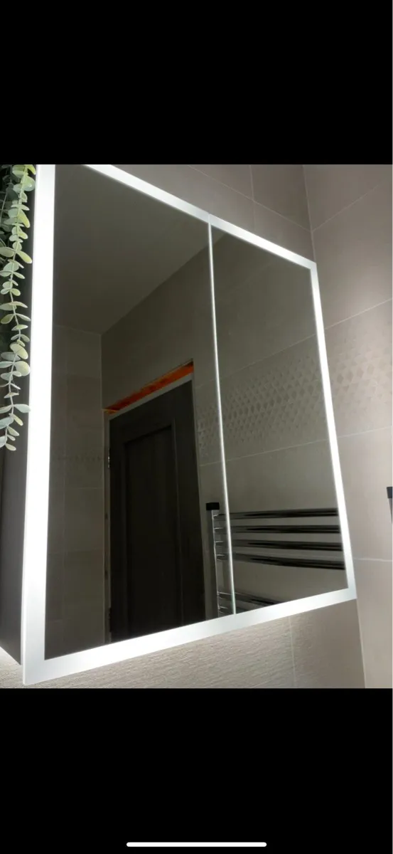Cabinet mirror - Image 1