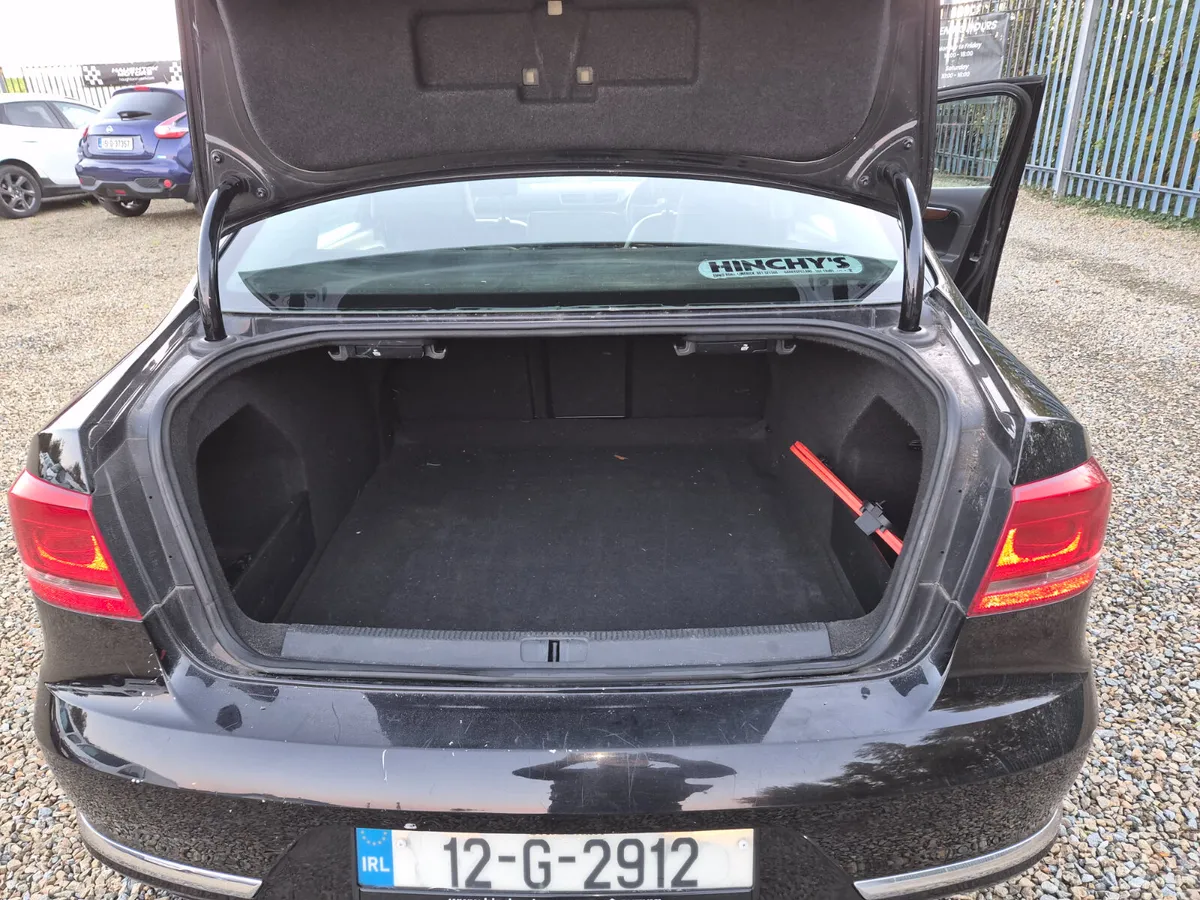 Volkswagen Passat 2012 - Image 4