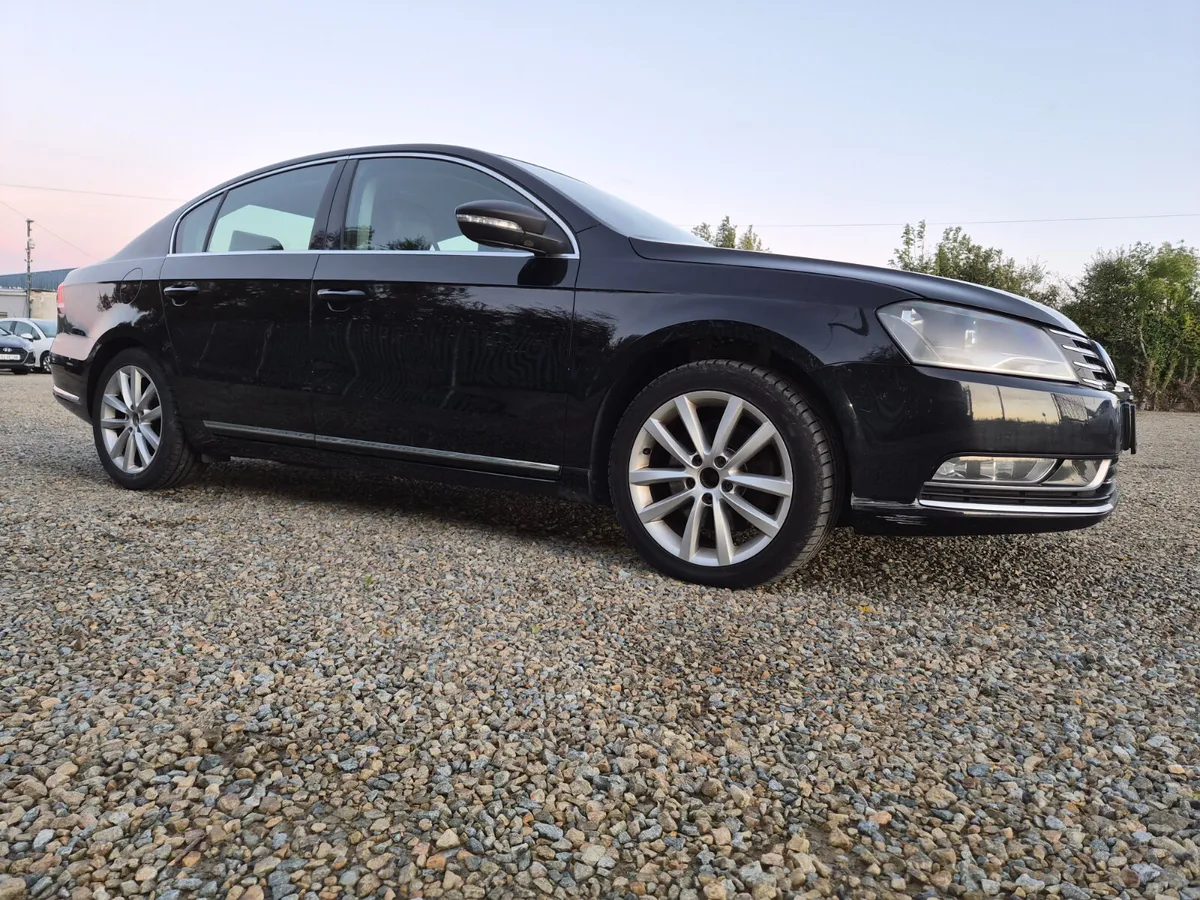 Volkswagen Passat 2012 - Image 2