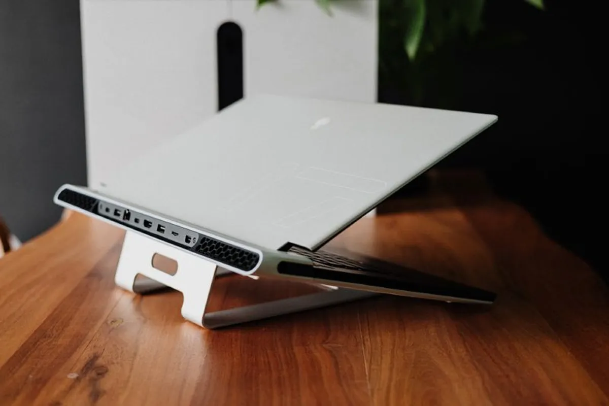 Alienware X17 R2 - Image 1