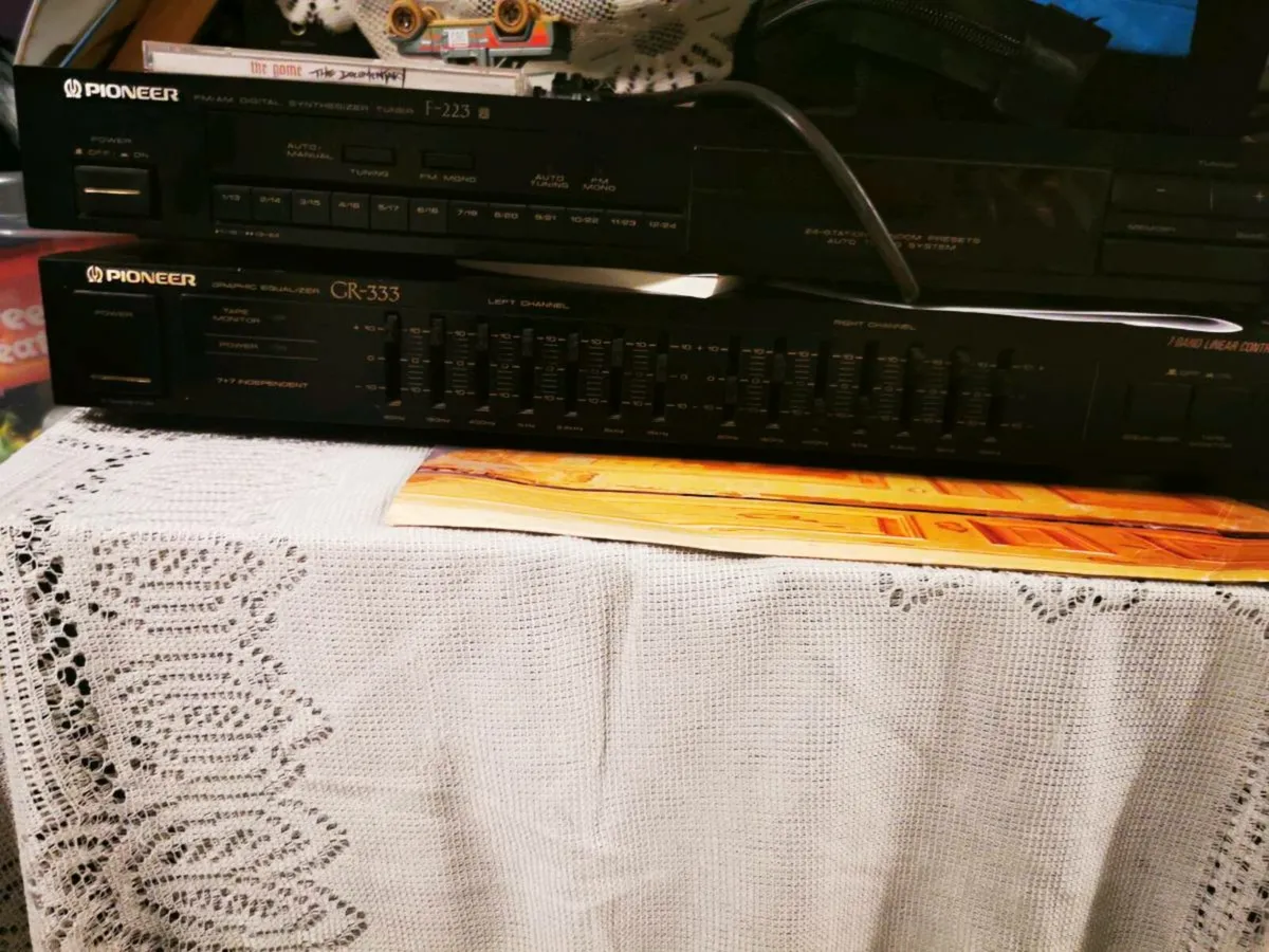 Pioneer Graphic Equaliser + Tuner - Image 2