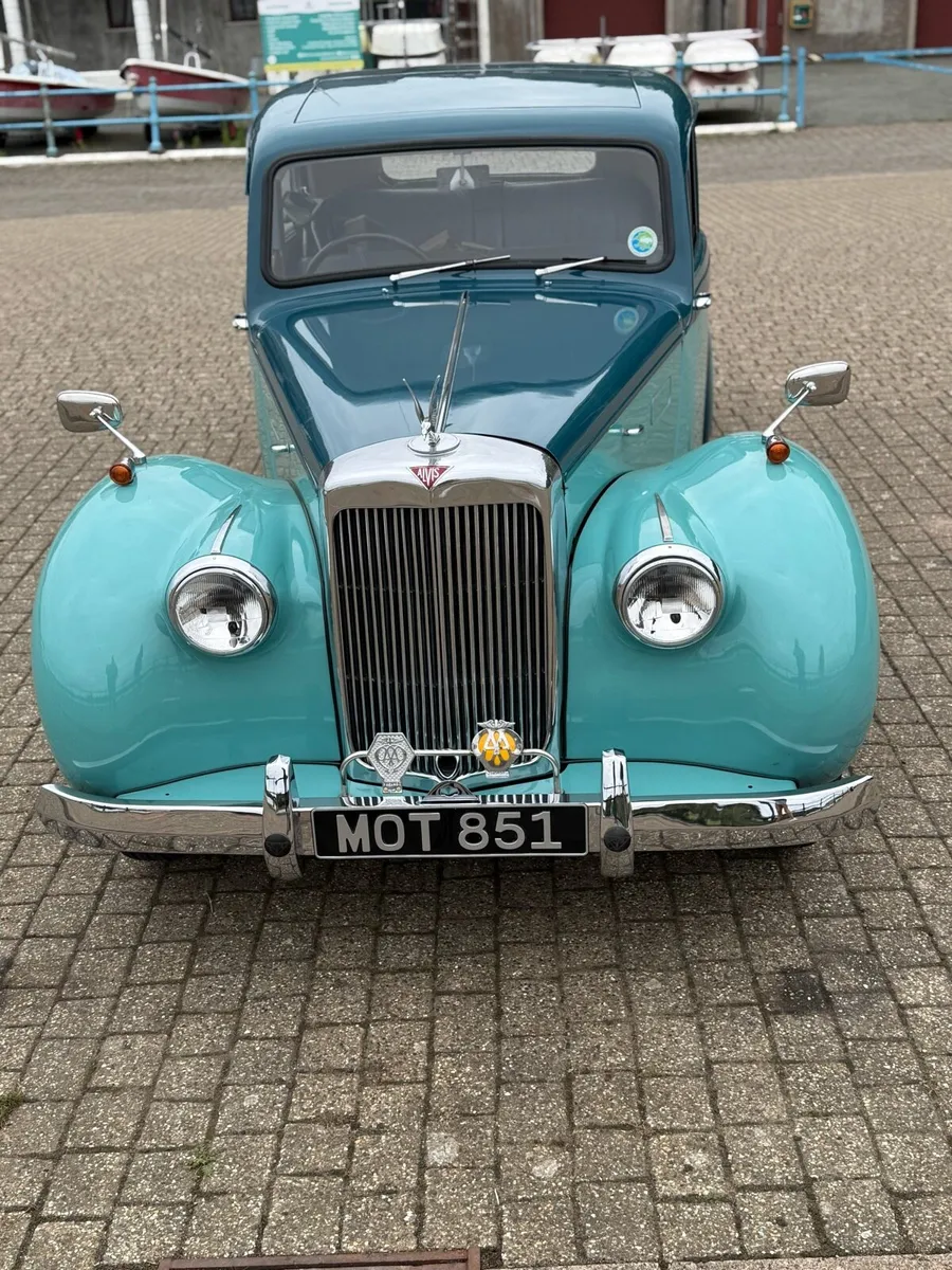 Vintage car - Image 3