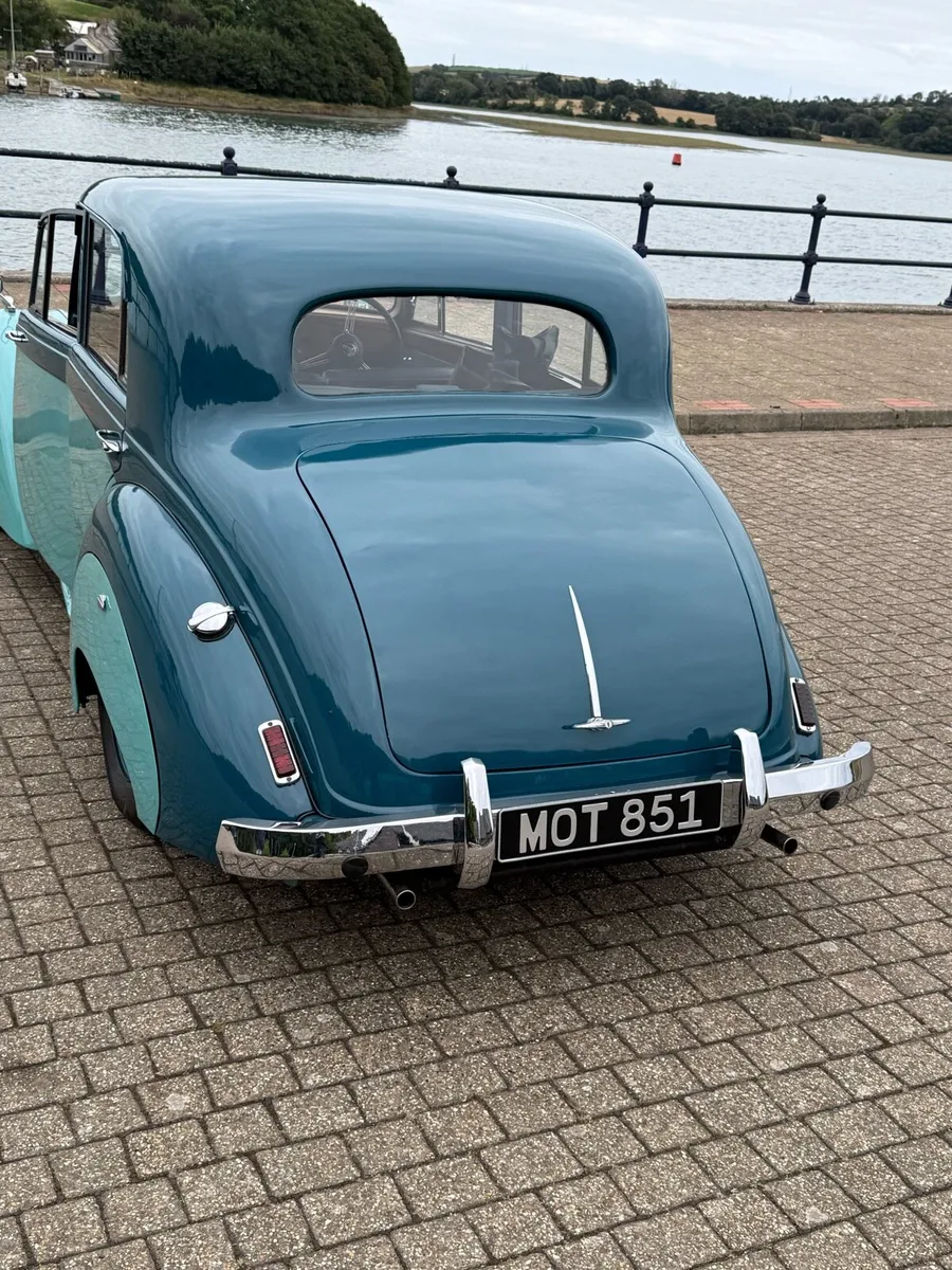 Vintage car - Image 4
