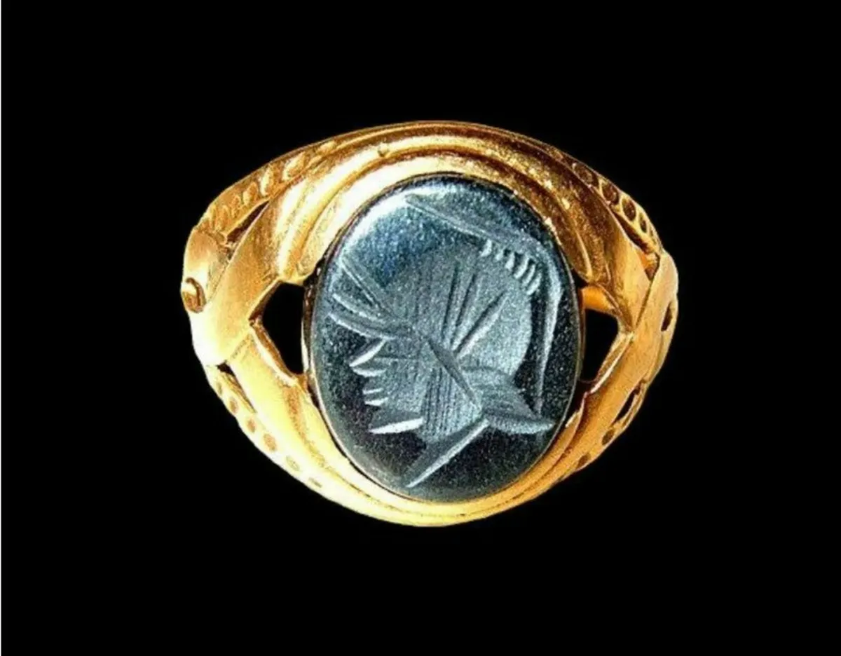 Vintage 9k Hematite Intaglio Signet Ring - Image 1
