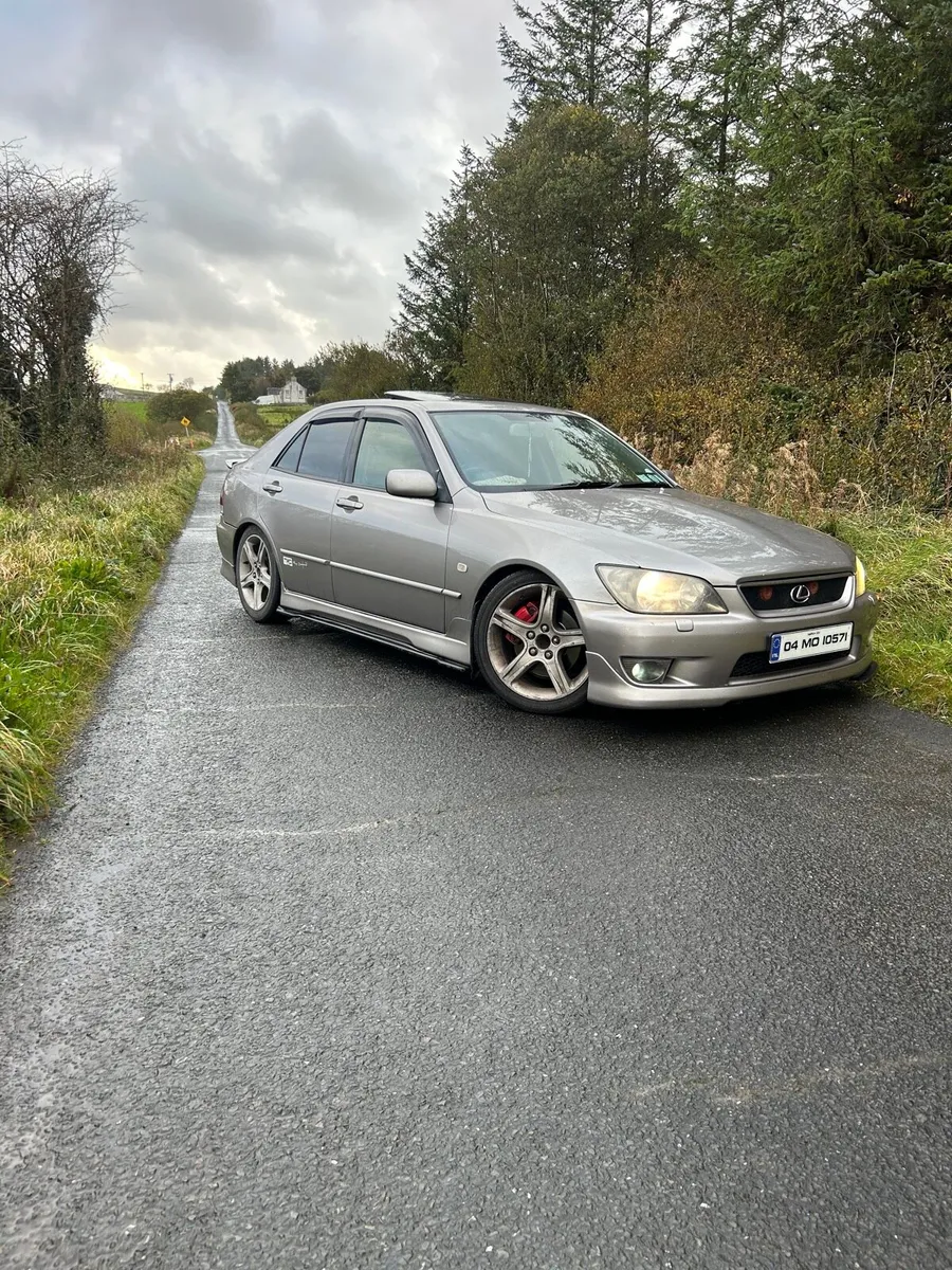 Lexus is200 LE - Image 1