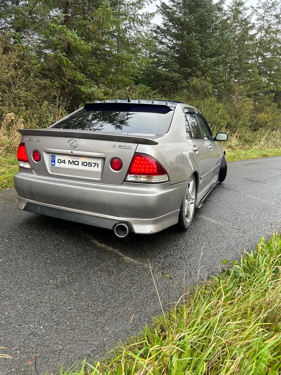 Lexus is200 LE - Image 2