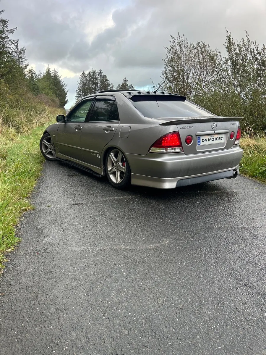 Lexus is200 LE - Image 3