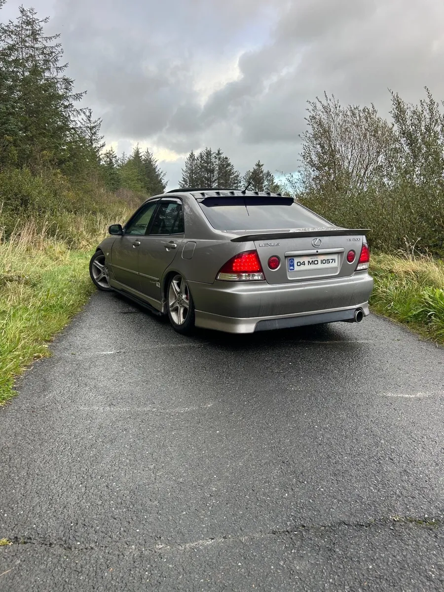 Lexus is200 LE - Image 4