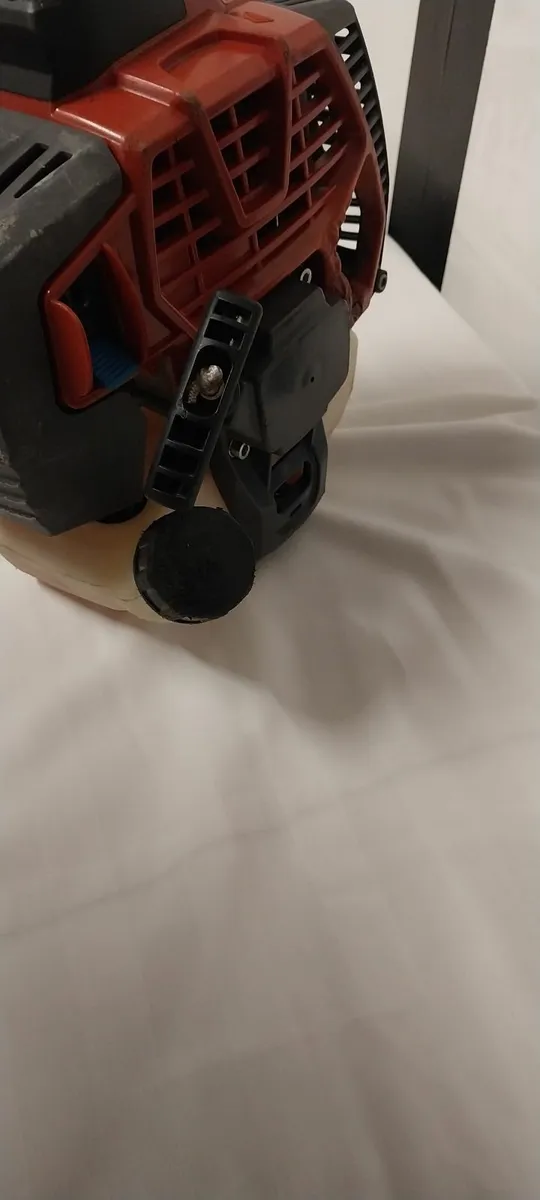 2 EFCO HEDGE TRIMMER - Image 3