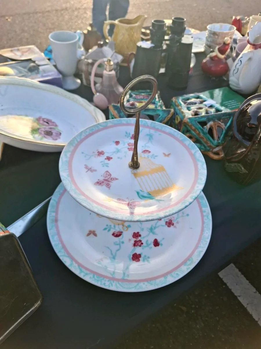 China 2 tiers cake stand postage possible