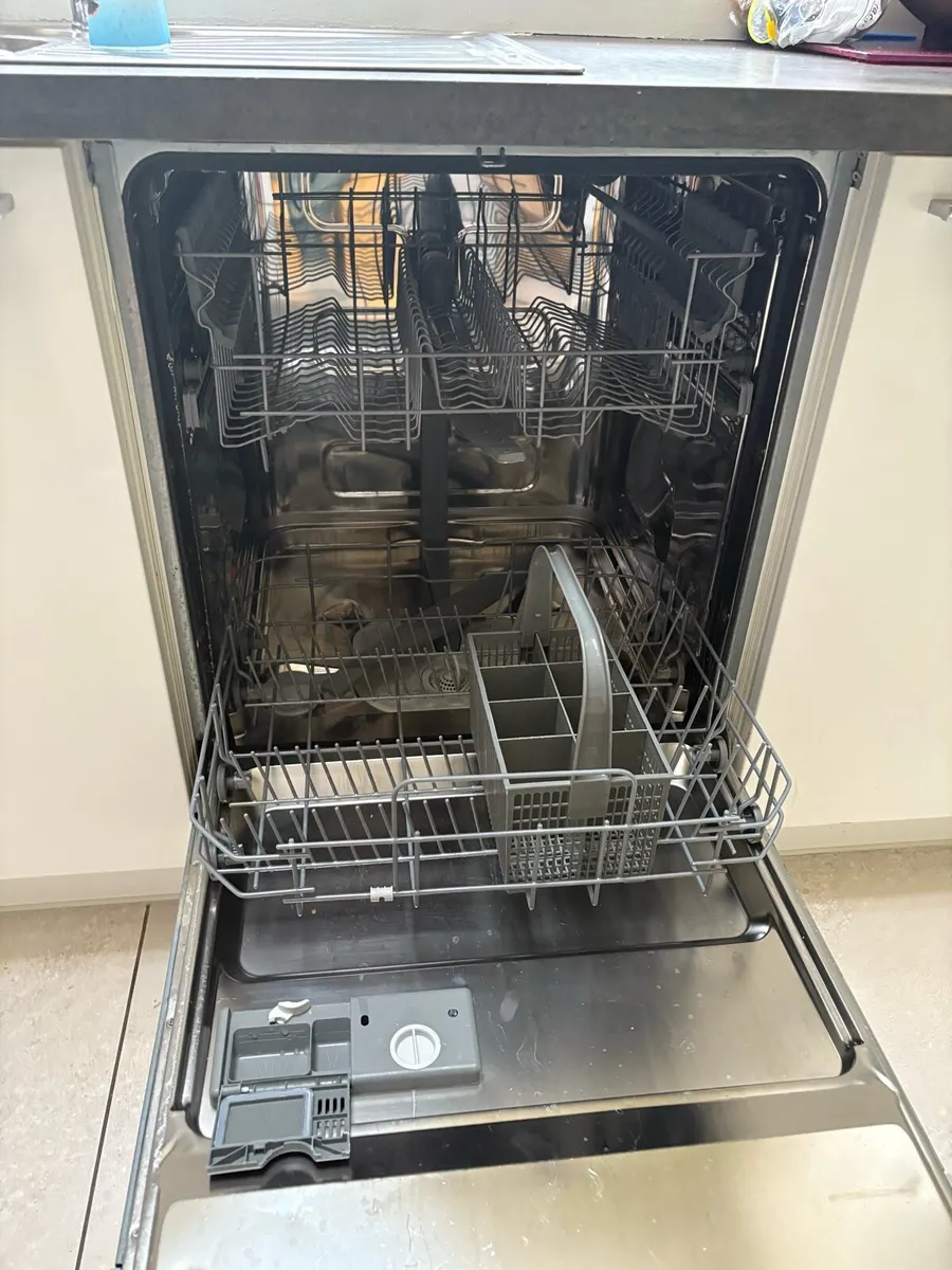 Dish washer - Image 2