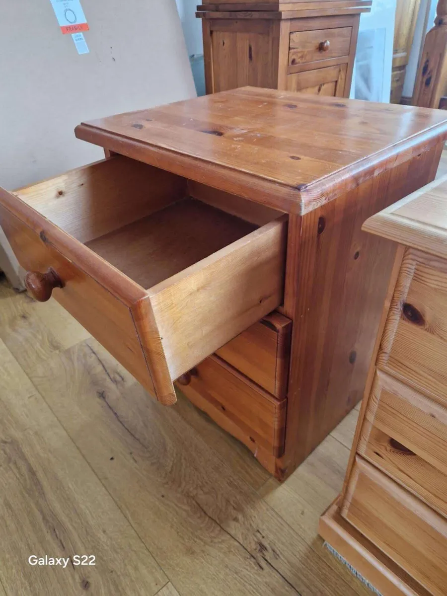 2 pine bedside tables - Image 3