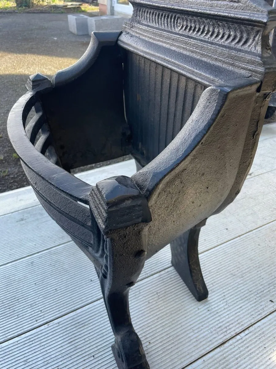 Cast iron grill or flower pot holder - Image 3