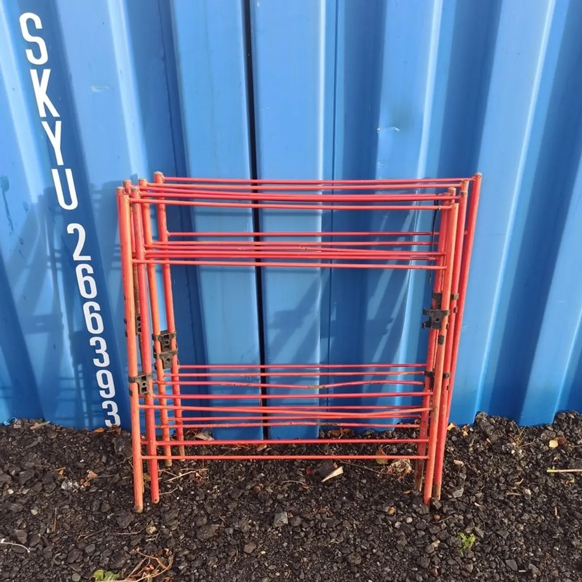 Road/footpath steel foldable safety barriers with polypropelene hinges 6pc - Image 1