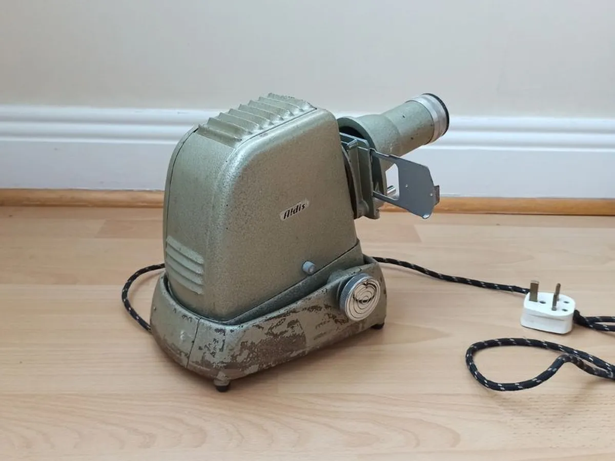 Vintage ALDIS slide projector with case  working fine - Image 3