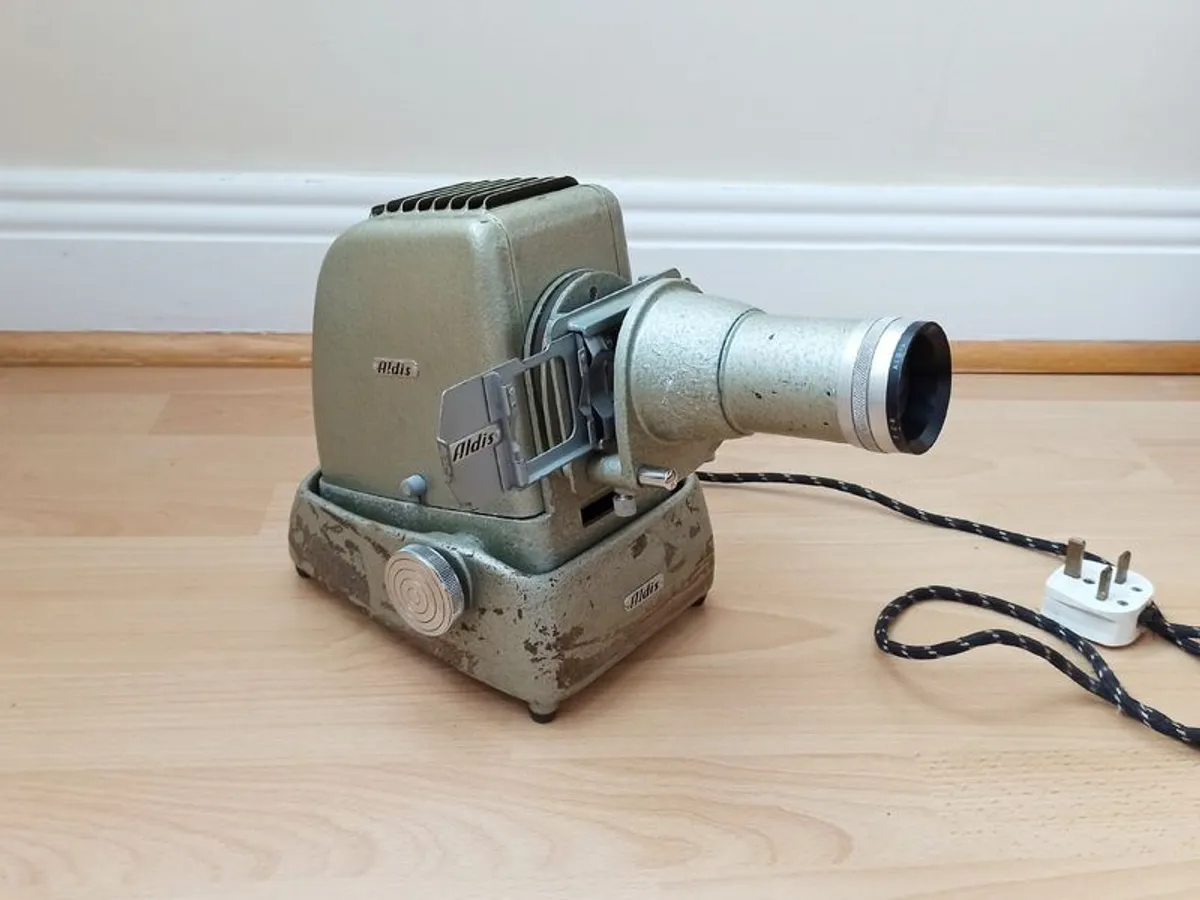 Vintage ALDIS slide projector with case  working fine - Image 4