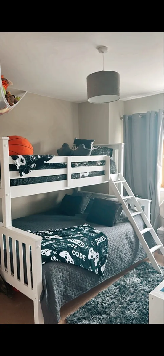 Triple bunk bed - Image 1
