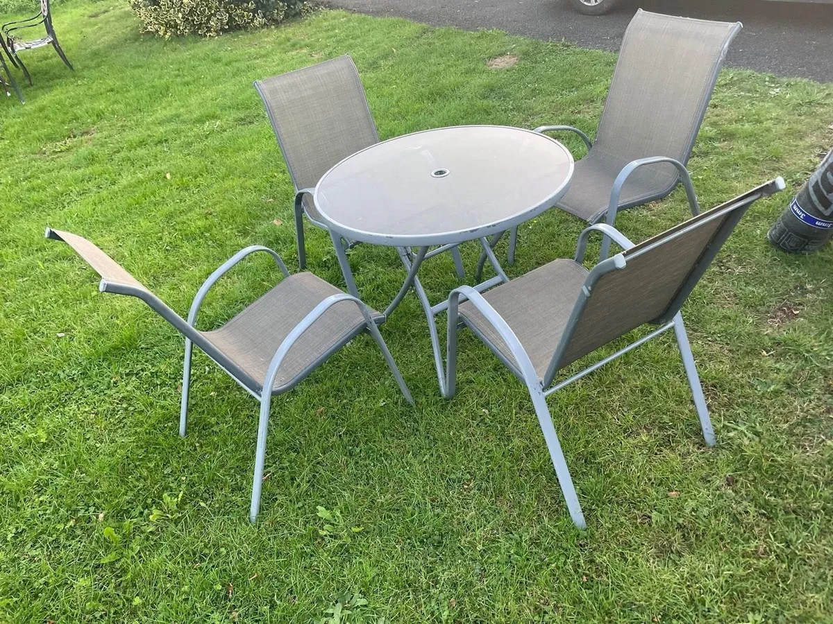 Garden furniture set table and 4 chairs - Image 1