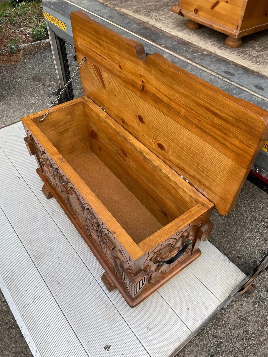 Antique carved blanket storage box - Image 1
