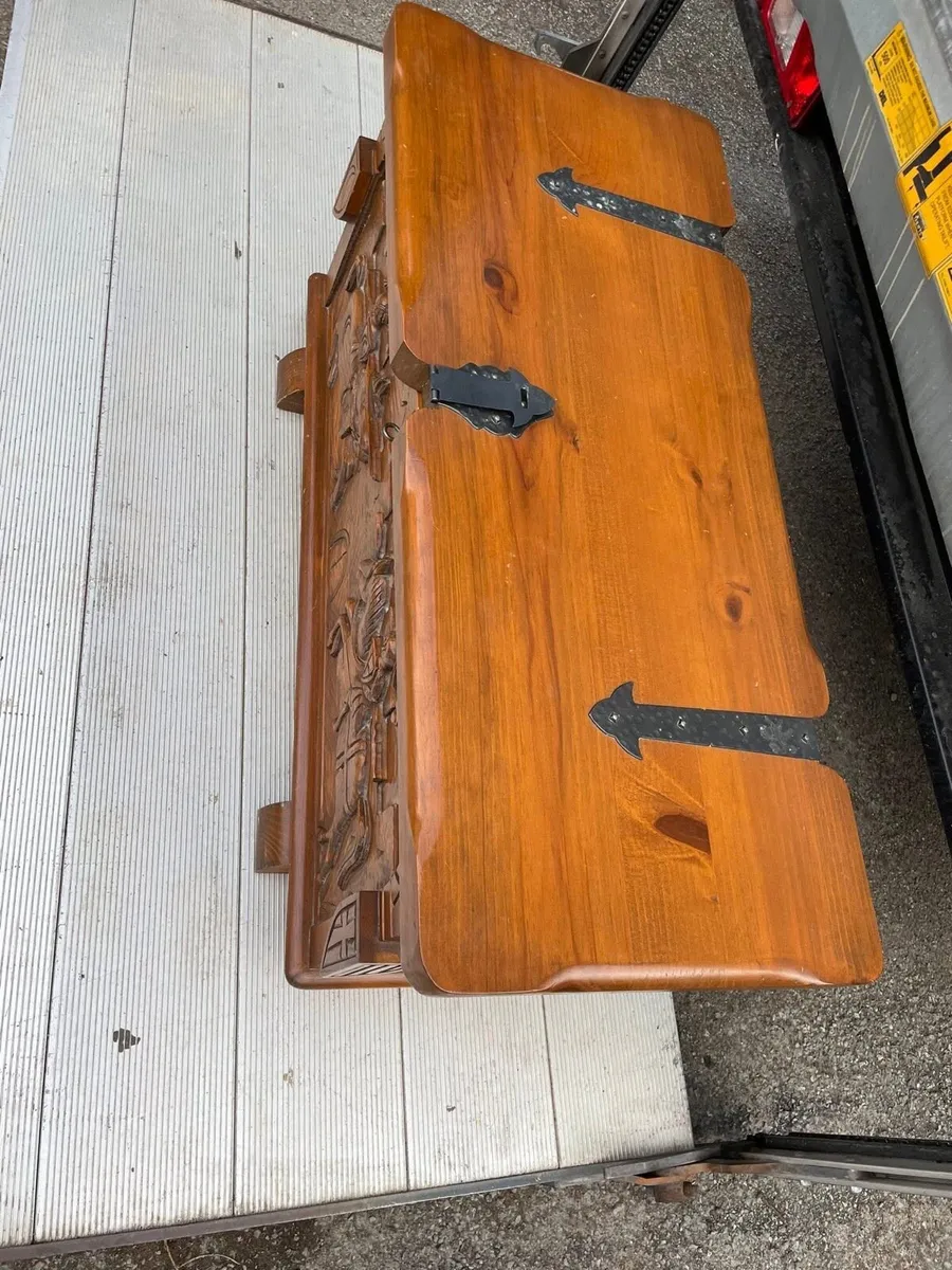 Antique carved blanket storage box - Image 3