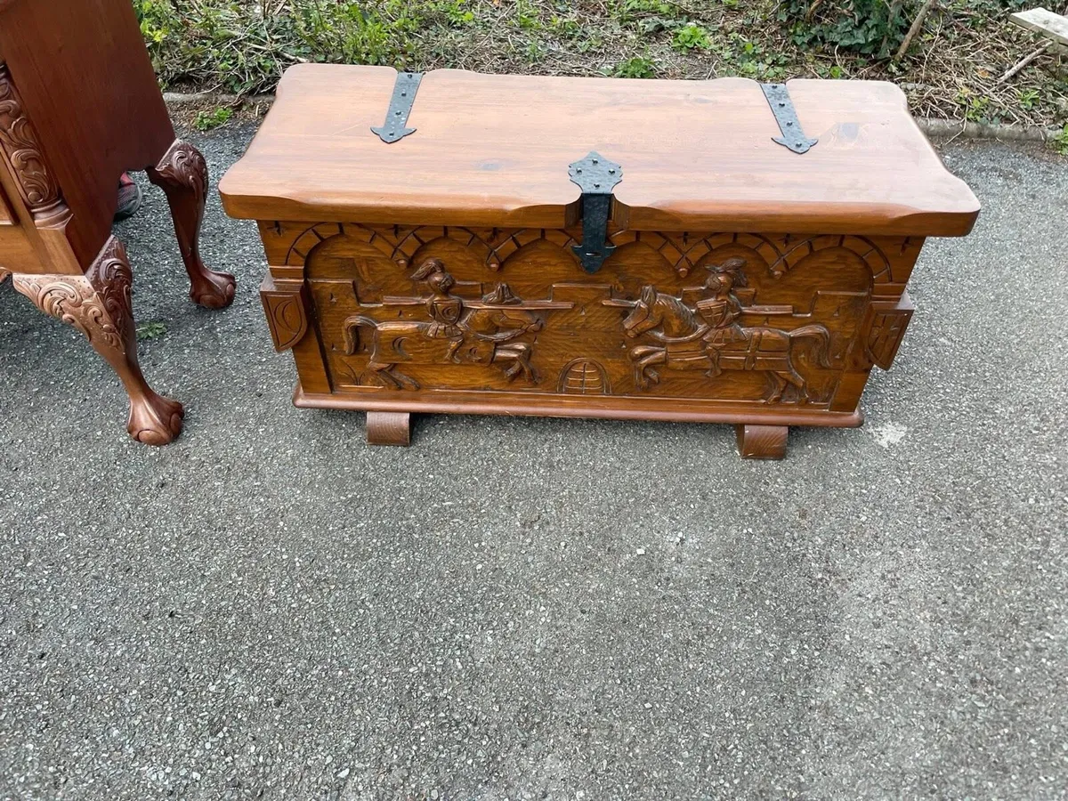 Antique carved blanket storage box - Image 4