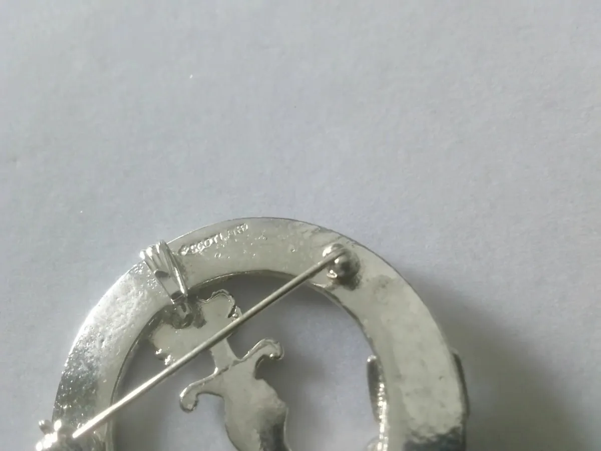 VINTAGE SCOTTISH SHAWL/ WRAP BROOCH - Image 3